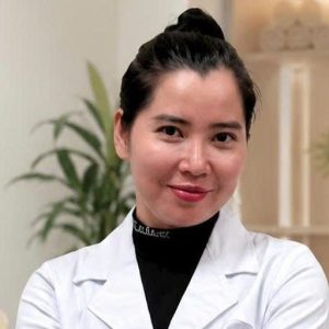 Cô Xuân dạy nghề trích lể 